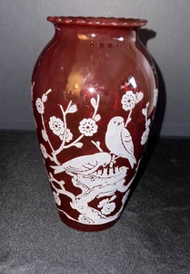 Vintage Anchor Hocking Royal Ruby Red Glass Vase White Overly with Bird Family - Picture 1 of 12