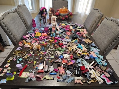 Огромный винтажный лот кукол My Scene Bratz аксессуары одежда модные подставки для домашних животных - Изображение 1 из 4