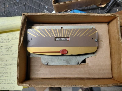 Nuevo de Lote Antiguo Ford Deluxe Velocímetro 1941 Ford Deluxe Nuevo de Lote Antiguo Foto 1 de 3