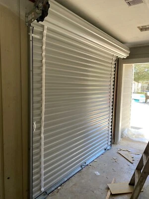 Puerta de garaje enrollable de 3’ x 6’ – Ideal para hogares, cobertizos, unidades de almacenamiento Foto 1 de 3