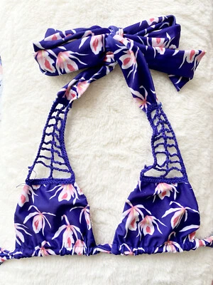 Top de bikini Acacia Swimwear Blue Island Orchid talla mediana Foto 1 de 4