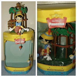 Enesco Disney Pinnochio Ornamento Disney Pinocho en Jaula Movimiento Ornamento *NUEVO*  - Imagen 1 de 7