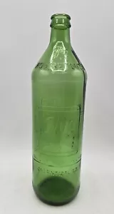 Vintage 7-Up Green Glass Embossed Bottle Embossed One Pint 12 Oz No Return 1965 - Picture 1 of 5