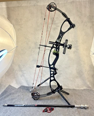 Hoyt  Alpha Elite XT - Right Hand 50-60lb Target Archery Compound Bow W/Extras - Image 1 of 4