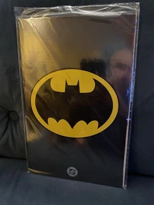 Batman #158 Hush Foil Logo Virgin Variant DC 2025 NYCC SDCC Exclusive SEALED - Picture 1 of 5