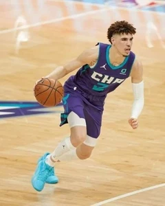 Charlotte Hornets LAMELO BALL - 8" x 10" impresión fotográfica - Imagen 1 de 1