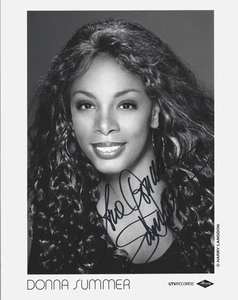 Foto de Donna Summer REAL firmada a mano 8x10" certificado de autenticidad autografiada Reina de la Discoteca - Imagen 1 de 2