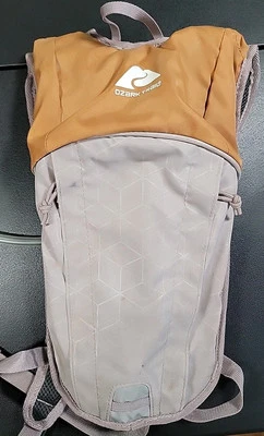 OZARK TRAIL  Hiking Hydration Backpack- 2 Liter Bx11 Never Used  - Image 1 of 4
