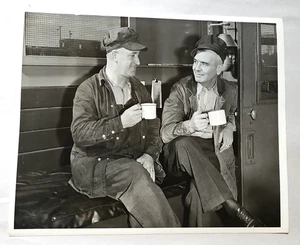 C.1940s New Haven Railroad 9" X 7" Photo Crew Drinking Company Issued Stamped PR - Picture 1 of 2