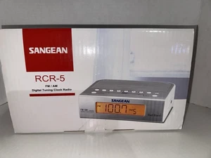 Sangean RCR-5 Digital AM/FM Clock Radio White - Picture 1 of 6