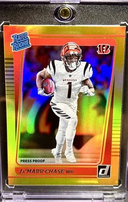 JAMARR CHASE RARE ROOKIE GOLD REFRACTOR INVESTMENT CARD SP CINCINNATI BENGALS - Image 1 of 2