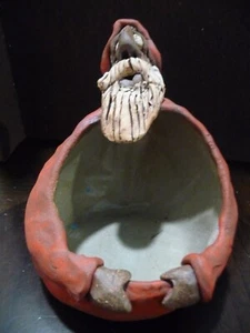 EXCEPTIONAL STUDIO POTTERY SANTA DISH - Picture 1 of 4