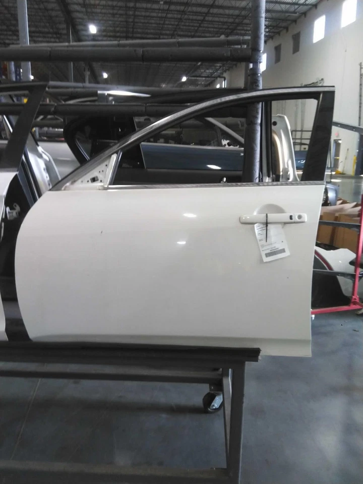 Conjunto de puerta delantera izquierda usado se adapta a: Infiniti Q40 2015 4 puertas SDN delantera izquierda Foto 1 de 4