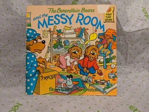 THE BERENSTAIN BEARS AND THE MESSY ROOM - Foto 1 di 1