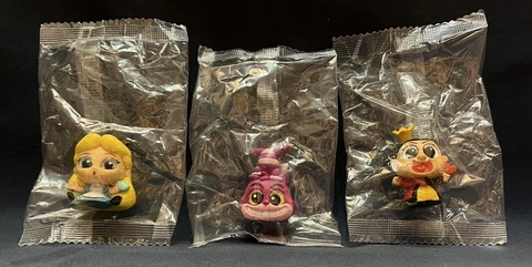 Disney Doorables Series 6 Alice in Wonderland Lot of 3 Alice ~ Cheshire ~ Queen Cover
