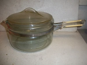 Vintage Pyrex Glass Flameware Sauce Pan Pot with Spout & Lid #6324B 1 Quart - Picture 1 of 3