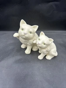 Dept 56 Due Gatti Bianchi Occhi Verdi Porcellana Biscotto Gattino Pasqua 1999 Senza Scatola Vintage - Foto 1 di 4