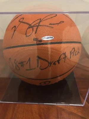 UPPER DECK DERRICK ROSE 2008 #1 DRAFT PICK AUTOGRAPHED BASKETBALL- 62/100 - Image 1 of 4