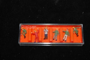 Preiser HO Scale Loading Crew Figures #1010066 - Picture 1 of 3