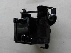 KAWASAKI KE100A 70er ORIGINAL BATTERIEKASTEN KASTENHALTER GEBRAUCHT UMLACKIERT 2K SCHWARZ - Bild 1 von 9