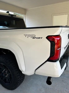 Juego de 2 calcomanías de cama TRD Sport a rayas laterales calcomanías Toyota Tacoma Tundra - Imagen 1 de 5