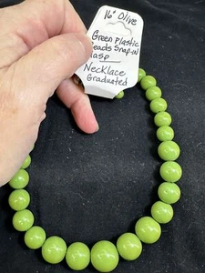 Necklace 16" Olive Green Beads Snap-In Clasp Vintage M-6731 - Picture 1 of 3