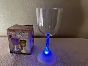 LED Light Up Flashing Wine Goblet Wine Glasses Plastic - Picture 1 of 8