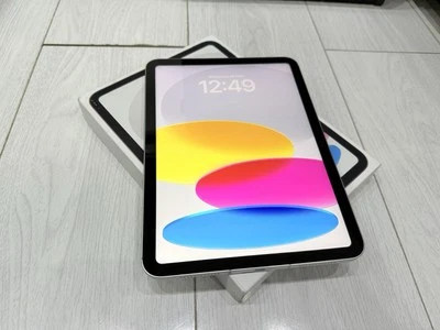 Apple iPad 11th Gen 11" 2025 A16 - 128GB Wi-Fi & Cellular 5G - Unlocked - Silver - Image 1 of 4