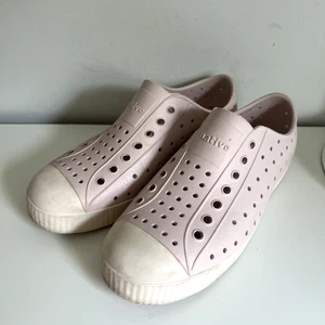 Native Shoes Girls Jefferson Kids Size J2 2 Light Pink Girls Dusty Water Shoes - Picture 1 of 5