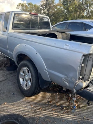 Nissan Frontier 2001 2002 2003 2004 cuarto trasero izquierdo acabado acampanado OEM Foto 1 de 4