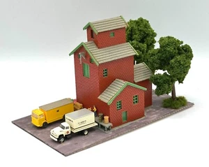 N Scale Custom Built Grain Elevator/Warehouse Lighted Diorama. - Picture 1 of 5