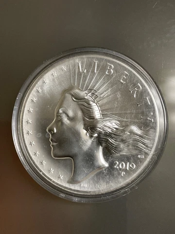 2019 P AMERICAN LIBERTY SILVER MEDAL 2.5oz FINE.999 FOG OR SPOTS - NOT BOX & COA Cover