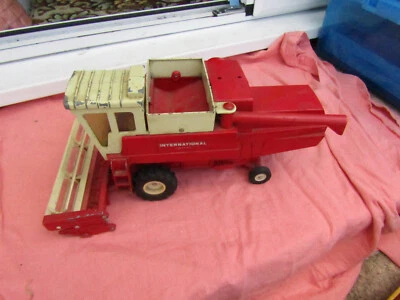 VINTAGE ERTL INTERNATIONAL HYDROSTATIC COMBINE HARVESTER - Image 1 of 4