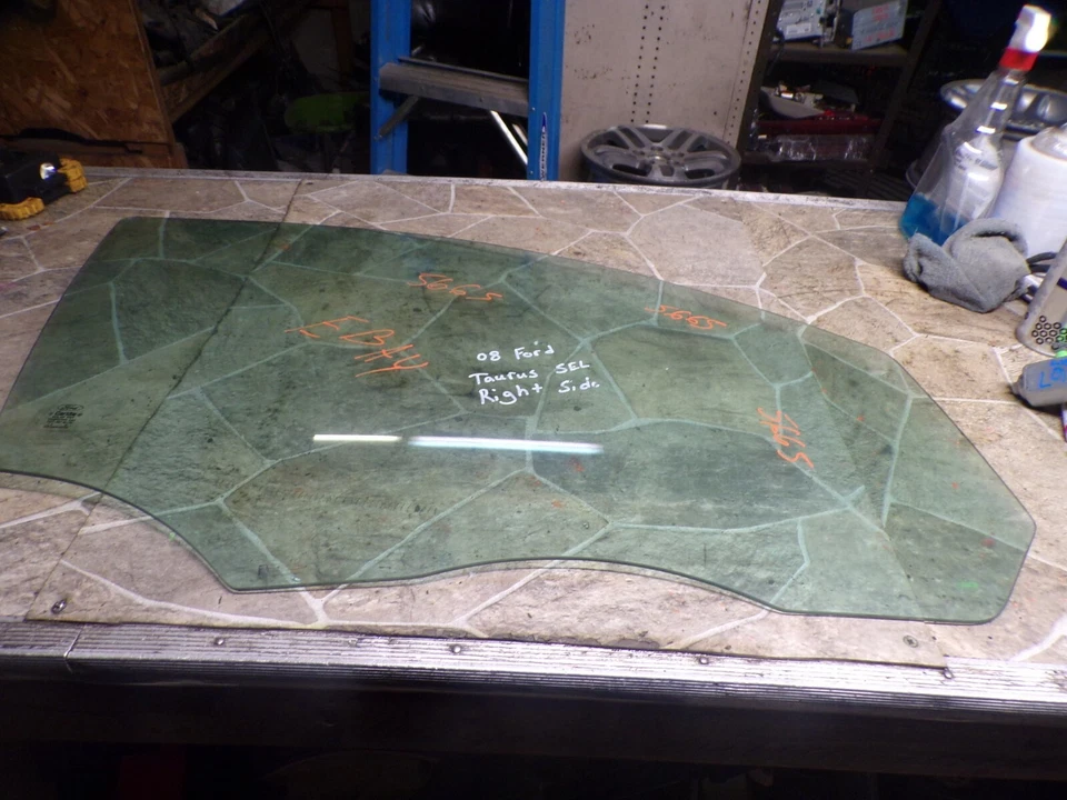 Ford Taurus 05-07 500 Montego 2008-2009 ventana de puerta del lado del pasajero delantero derecho  Foto 1 de 4