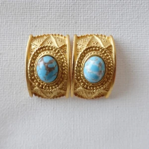 Orecchini vintage anni 80 rettangolari etruschi tono oro smalto turchese traforato cabochon - Foto 1 di 9