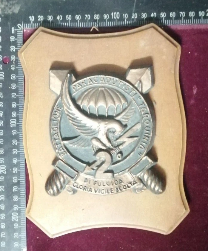 CREST FOLGORE 2° BATTAGLIORE PARACADUTISTI TARQUINIA ANNI 80 TERRACOTTA RARITÁ - Immagine 1 di 1