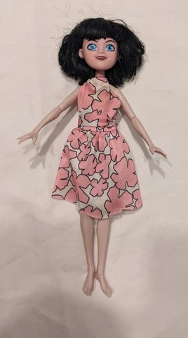 Hotel Transylvania 10” Doll Mavis Bats Out Jazwares 2017 Fashion Doll Pre-Owned Cover