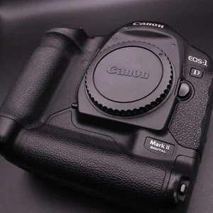 Cuerpo de cámara digital Canon EOS-1D Mark II SLR - N como nuevo - obturador bajo 16.814 - Imagen 1 de 10