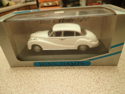 Minichamps 1:43 430 022400 BMW 502 V8 Limousine White Undisplayed - Image 1 of 4