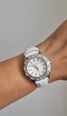 Karen Millen K082 relógio feminino conjunto de cristal com pulseira de couro branco - Imagem 1 de 4