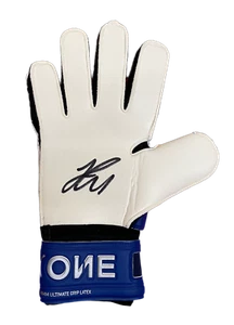 EDERSON SIGNED PUMA GOALKEEPER GLOVE SEE PROOF + COA MANCHESTER CITY BRAZIL - Picture 1 of 3