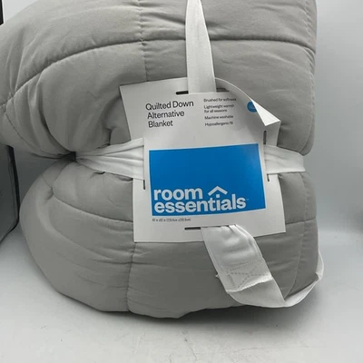 Room Essentials Quilted Down Alternative blanket Full /Queen Gray 90in x 92in - Image 1 of 4
