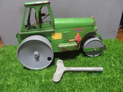 Vintage Tri-ang Minic  Clockwork Road Roller C/W Key & Working - Image 1 of 4