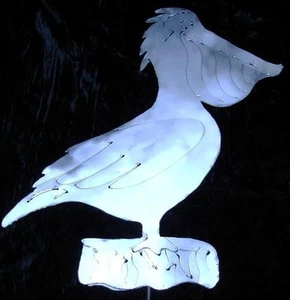 PELICAN Ozean Strandhaus Metall Rasen Hof Kunst Pfahl - Bild 1 von 1