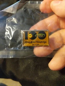 Ford Motor Company 100 Jahre UAW Anstecknadel Hut ungeöffnet - Bild 1 von 4