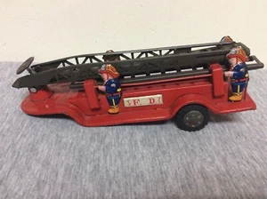 Vintage 1950’s Metal Fire Department Ladder Trailer w/Tin Litho Firemen Japan - Picture 1 of 8