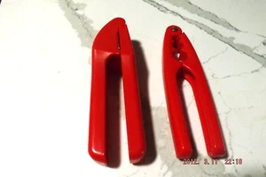 Red garlic/ginger press - Picture 1 of 4