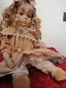 Bambola Porcellana Cm40 con Carillon Toyland ( anni 70-80) - Foto 1 di 9