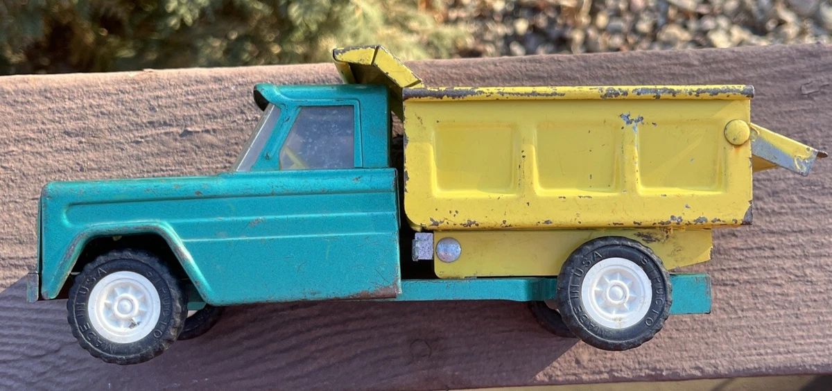 Structo 1:25 Scale Vintage Manufacture Diecast Cars, Trucks & Vans