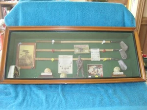 Vitrina colgante vintage con marco de madera con caja de sombra de golf coleccionable - Imagen 1 de 14